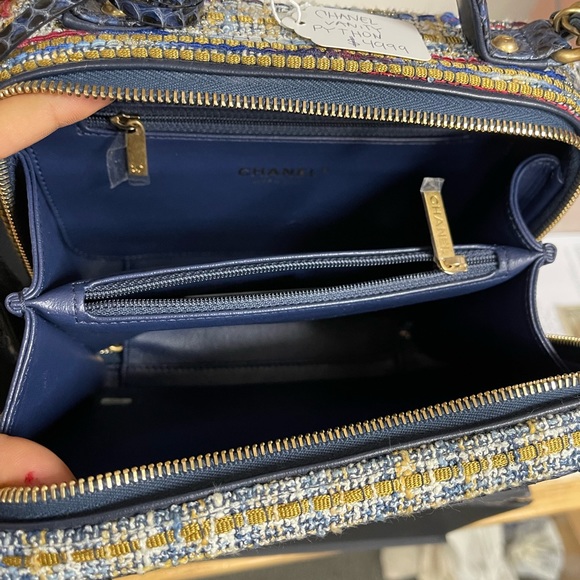 Chanel python tweed limited edition vanity - Picture 4 of 4